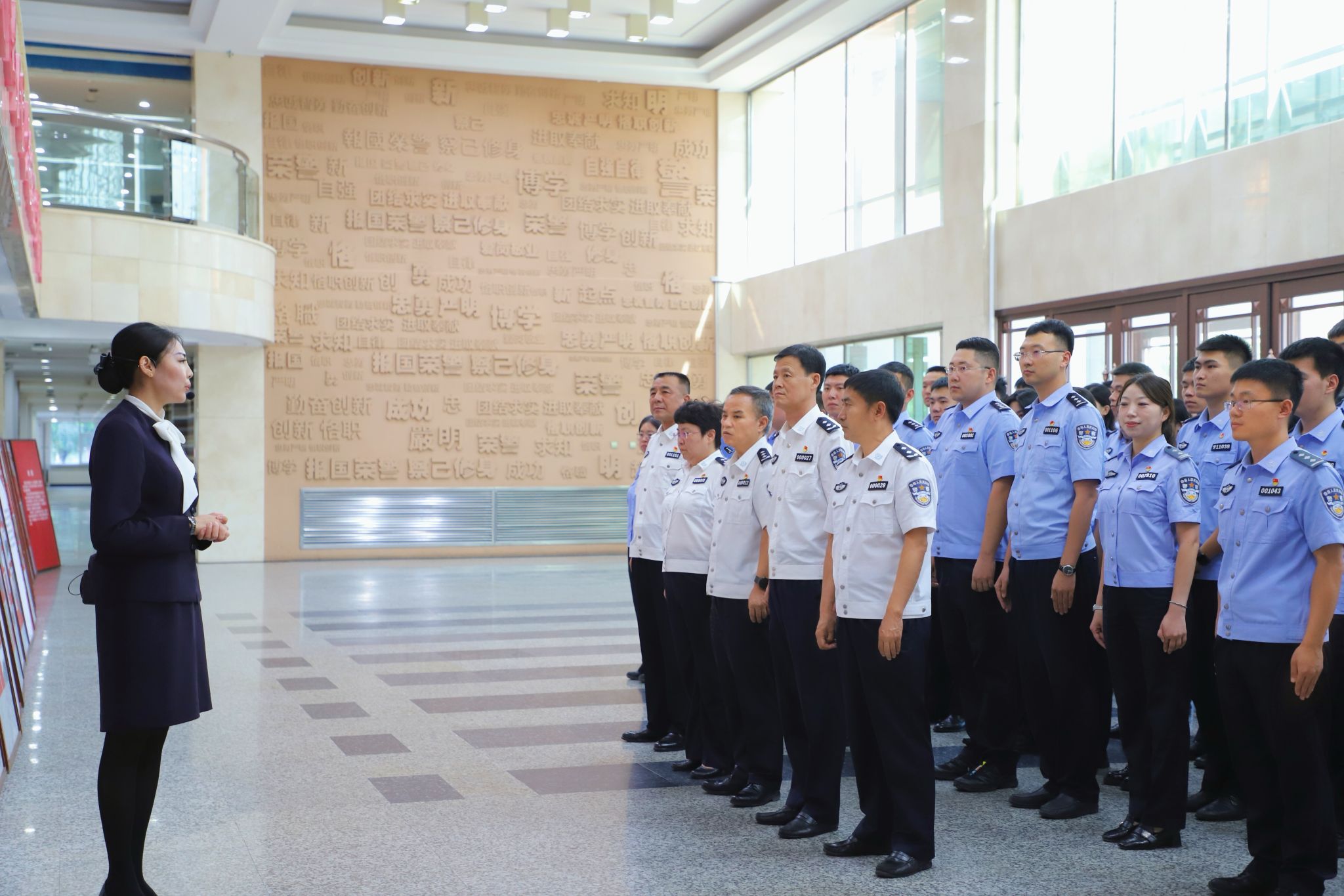 学院联合省博物院举办“烈·火—东北抗联英雄人物专题展”暨主题党团日活动
